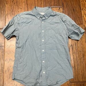 Everlane women’s boxy boyfriend button down shirt